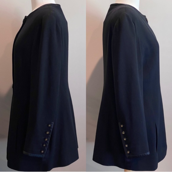 ✨Vintage CHANEL 1994 Collection CC Logo Black Wool Suit Jacket Blazer Coat - Picture 3 of 16